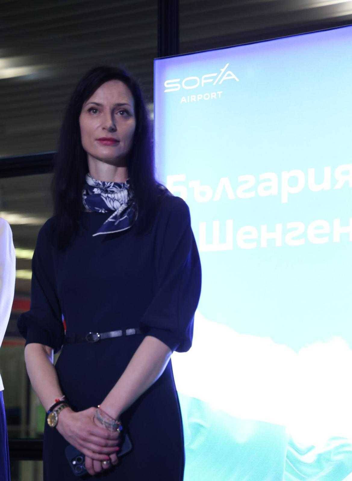 Мария Габриел на церемонията на Летище София, състояла се броени часове, след като страната ни беше приета официално в Шенгенското пространство по въздух и вода